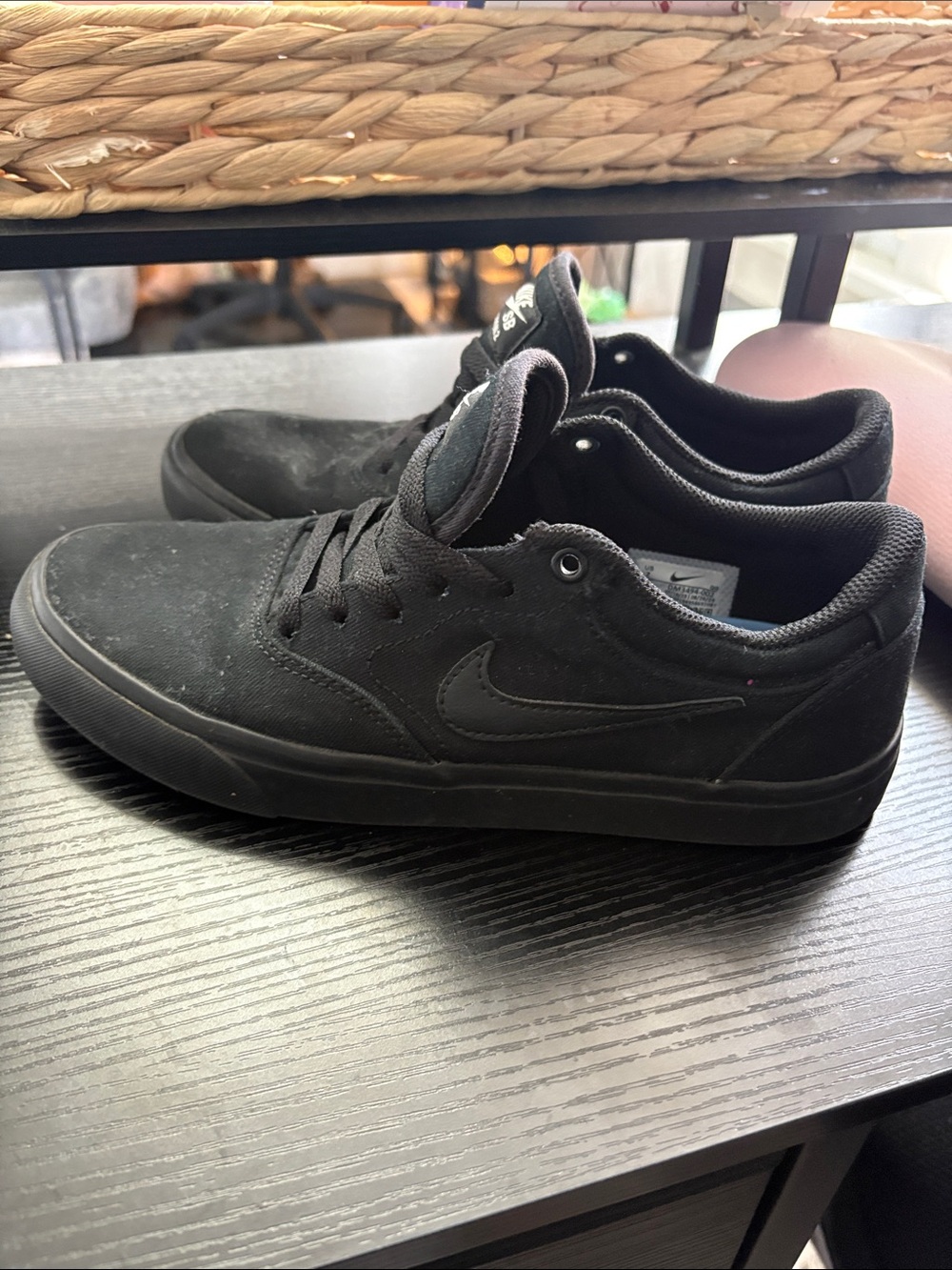 Nike Men’s Black Low-Top Skate Sneakers